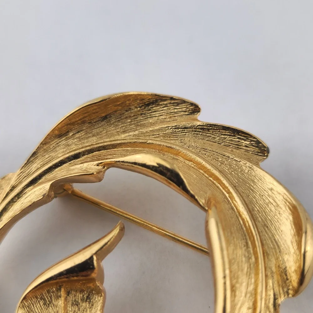 Monet Vintage Gold Tone Swirl Leaf Brooch Textured Brushed Botanical Pin‎